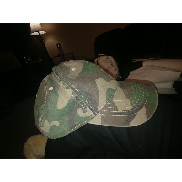 ✖ SOLD ✖ Camo hat - Picture 1 of 4